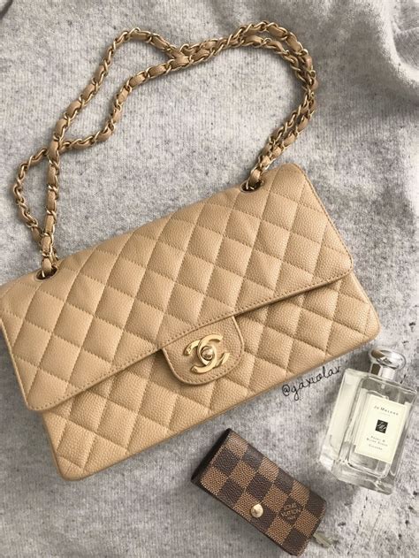 chanel classic beige vs black|chanel classic flap 25cm.